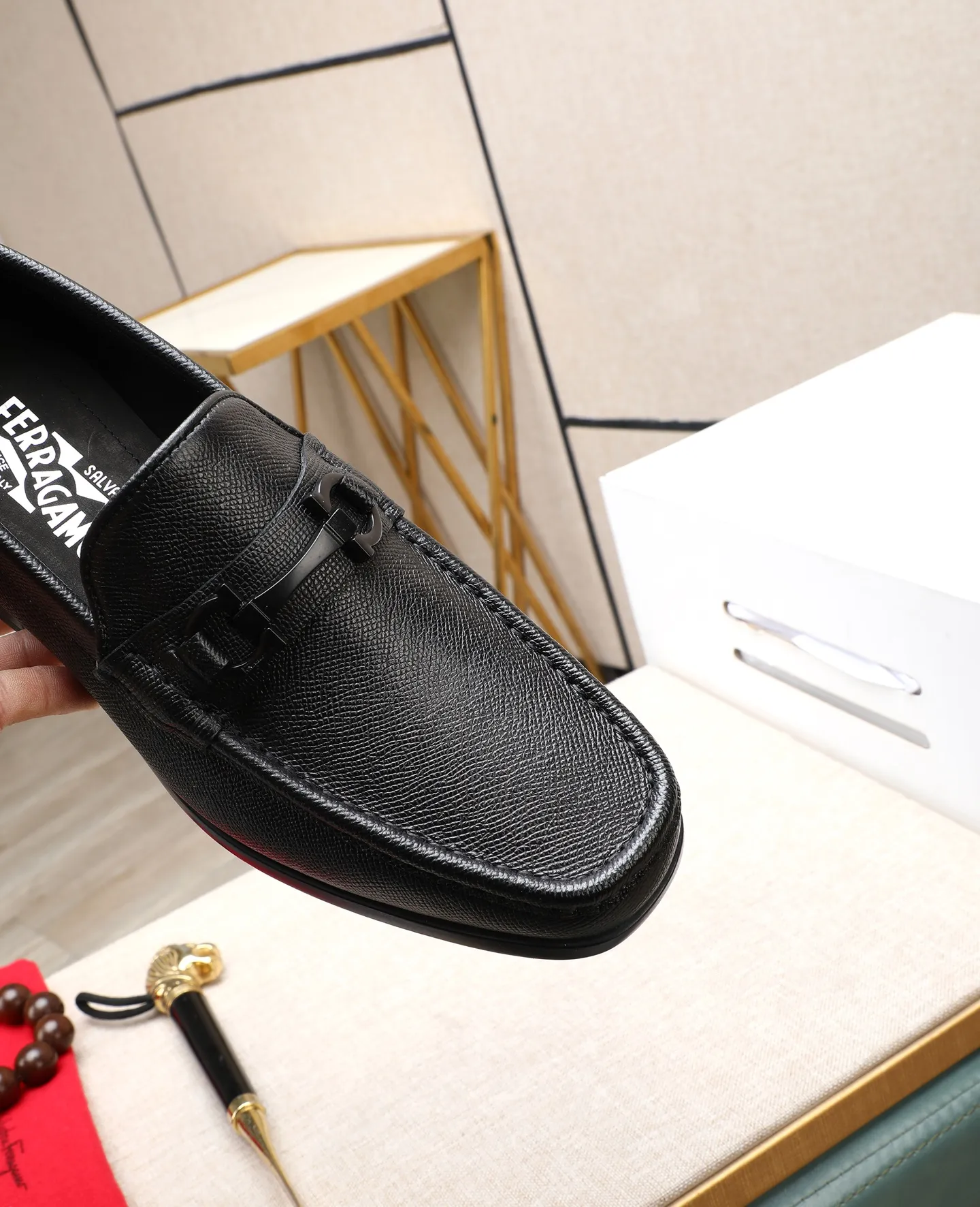 Men's clothing and shoes 💰700📛📛High-end goods! Salvatore Ferragamo is the world's top luxury footwear brand. It comes from Italy, the kingdom of fashion. It is famous all over the world for its traditional handmade design and novel styles... 🚶🏻🚶🏻 Top-quality suit shoes are sold simultaneously at the counter. This style is purely handmade. The fabric is imported Italian calfskin➕soft water-dyed cowhide lining. Specially available with original deep rubber outsole🌀🌀Size: 38➖44